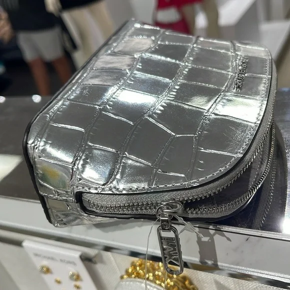 Michael Kors Empire Sm Metallic Crocodile Embossed Leather Travel Pouch
Silver - Picture 16 of 16